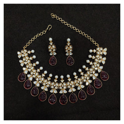 Vilandi Necklace Set