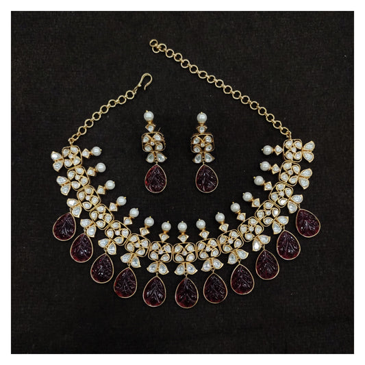 Vilandi Necklace Set