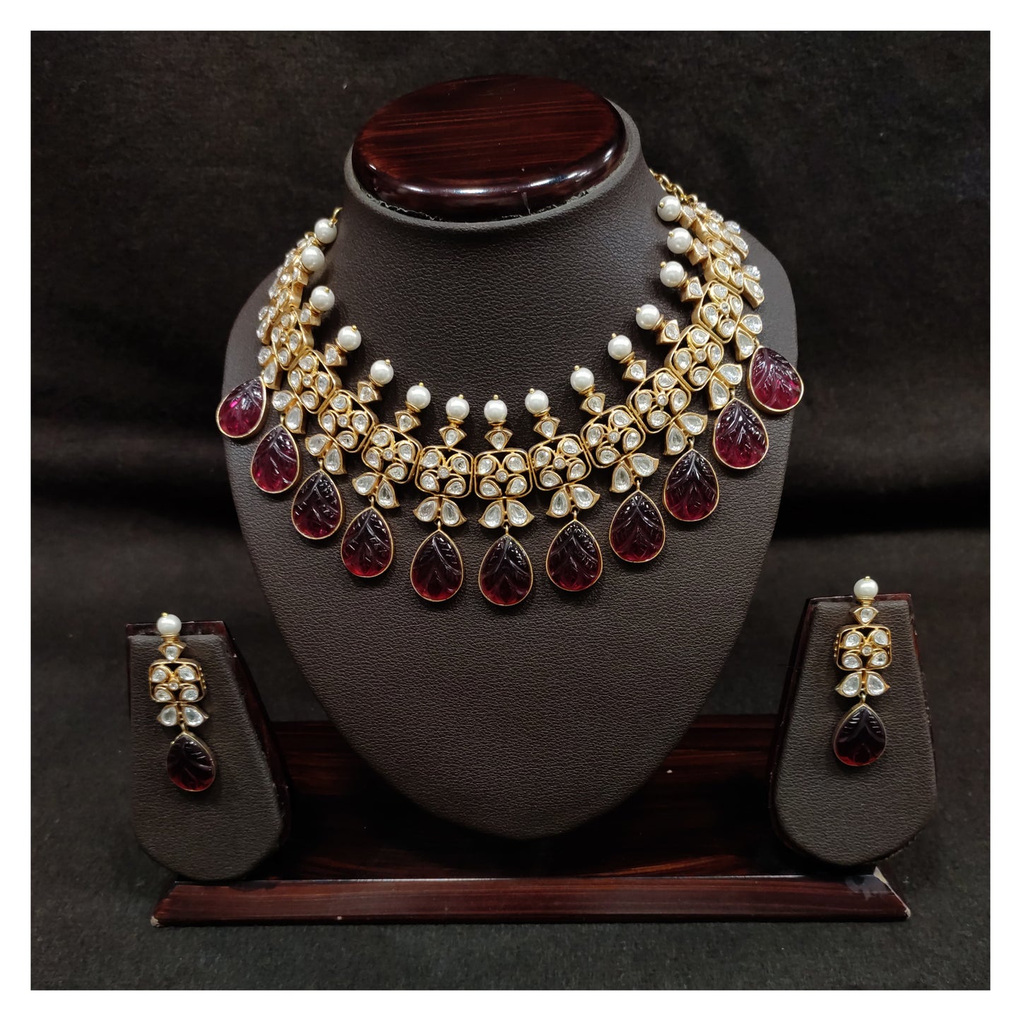 vilandi necklace set