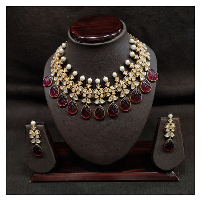 Vilandi Necklace Set