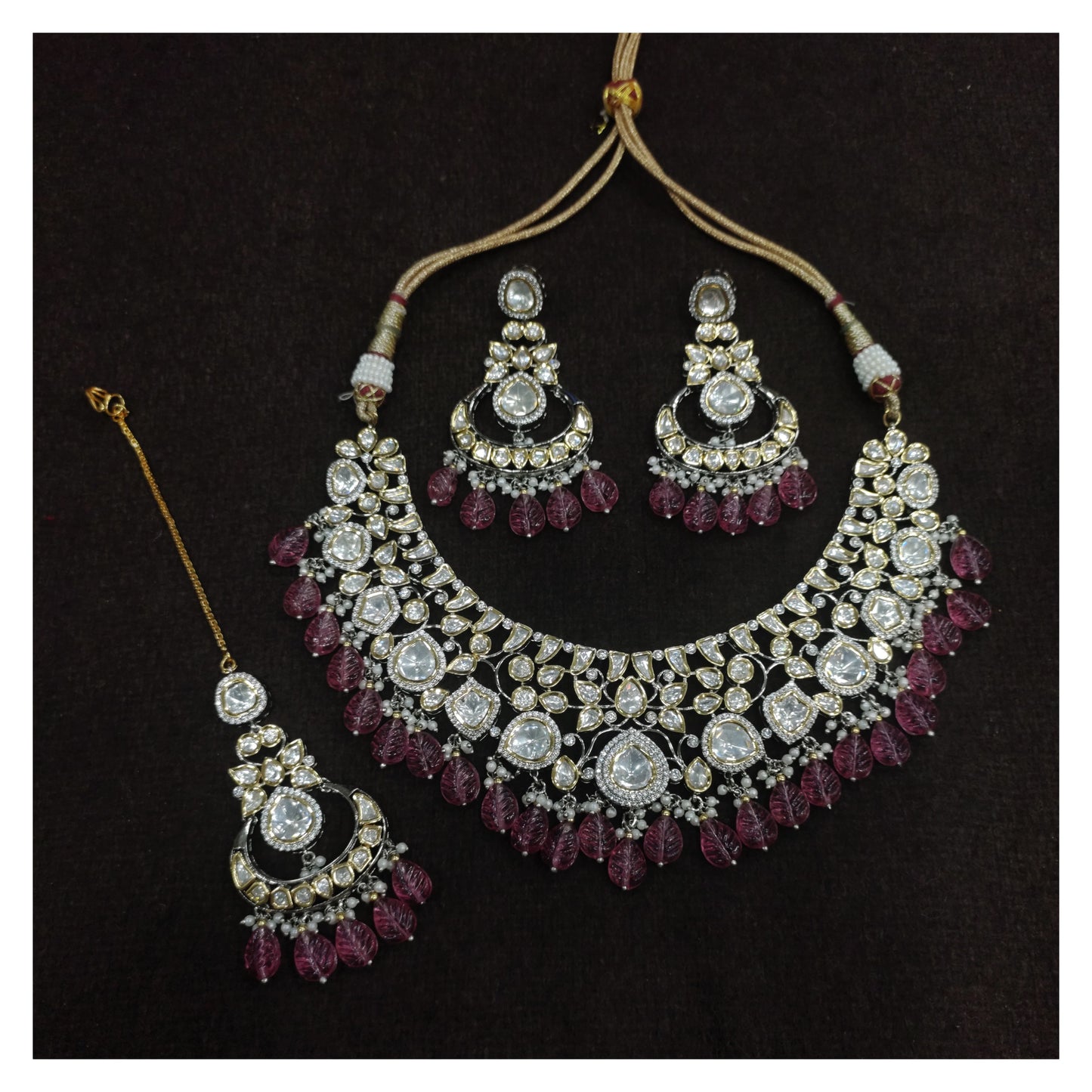 vilandi necklace set