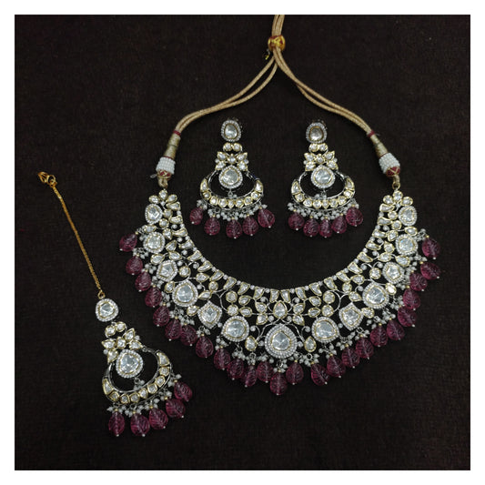 Vilandi Necklace Set