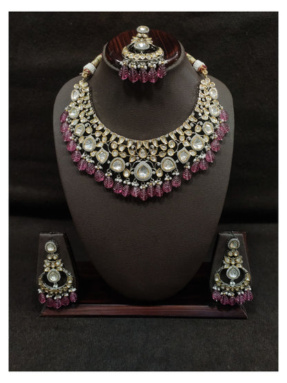 Vilandi Necklace Set