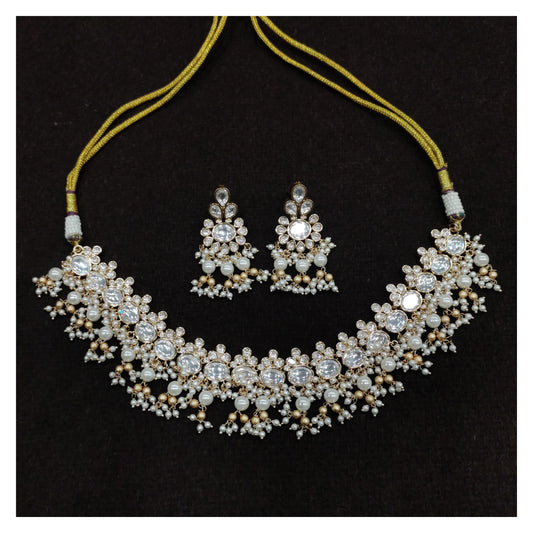 Vilandi Necklace Set