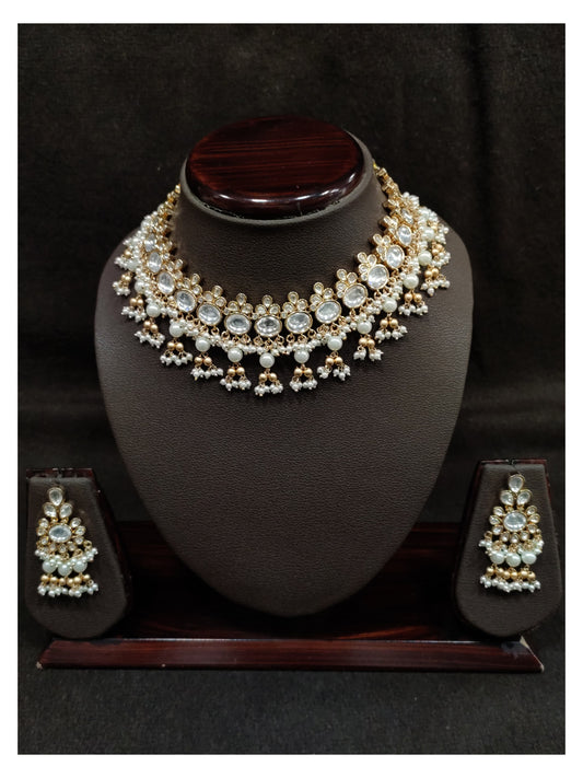 Vilandi Necklace Set