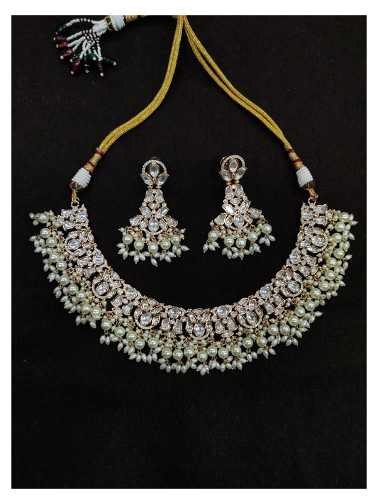 Vilandi Necklace Set