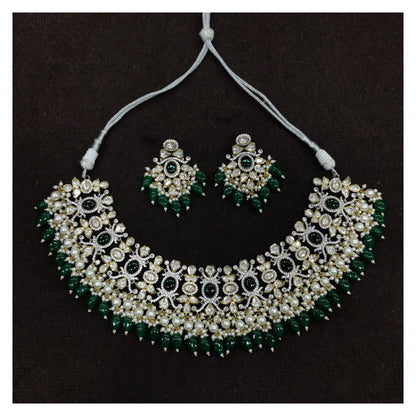 Vilandi Necklace Set