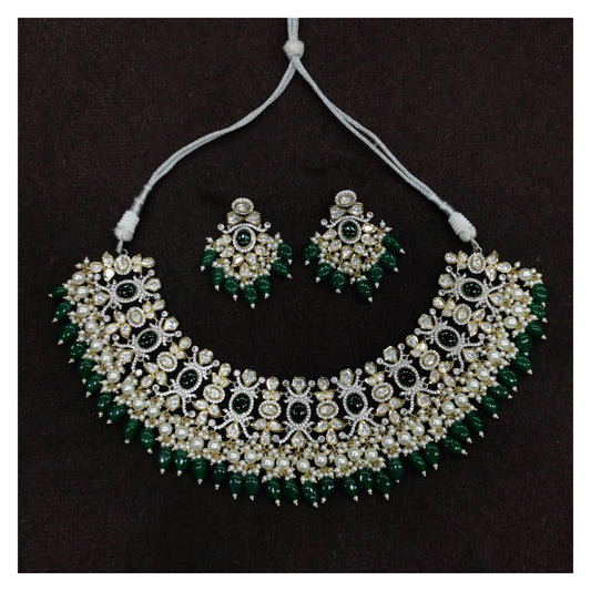 Vilandi Necklace Set
