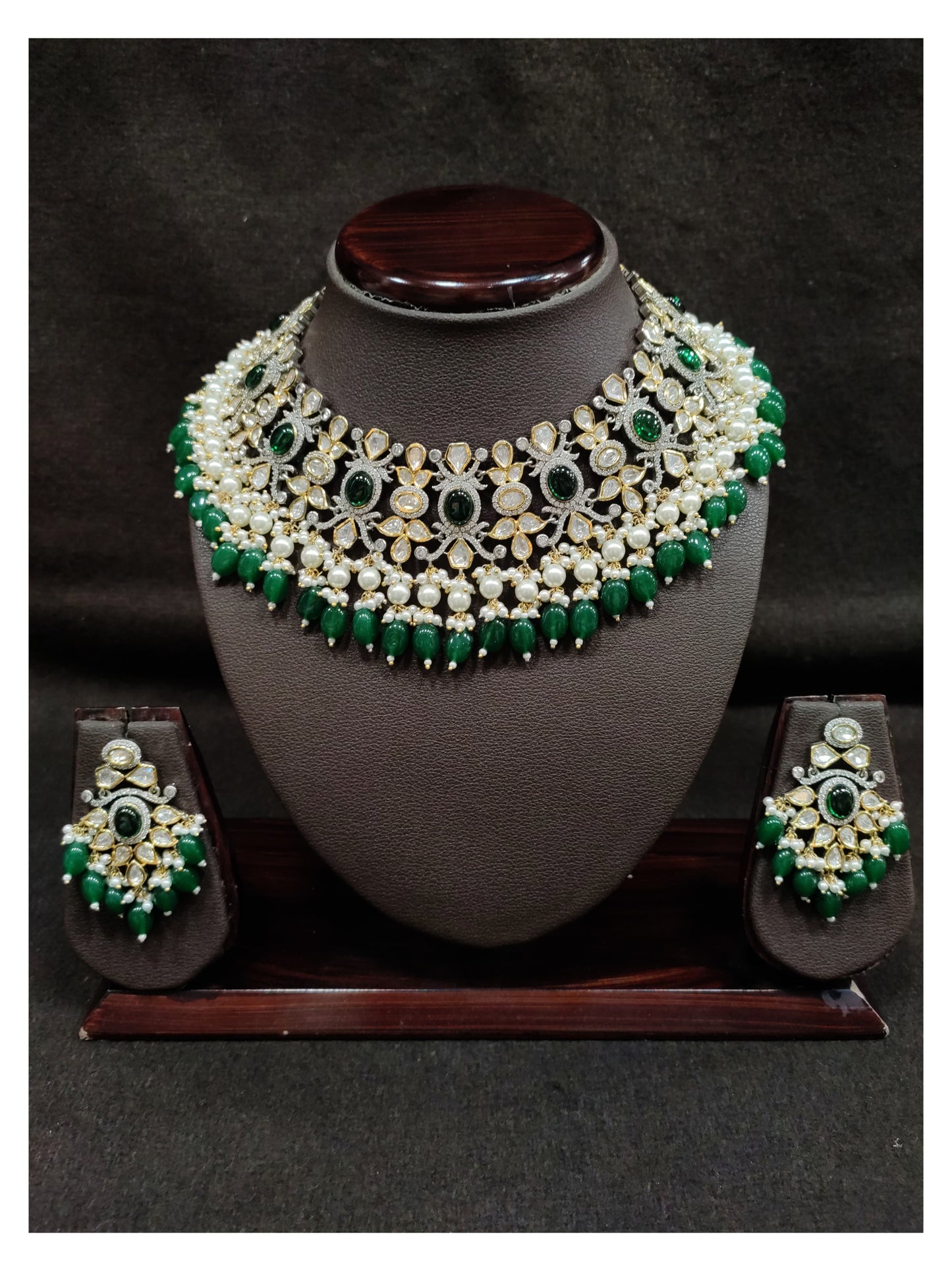 vilandi necklace set