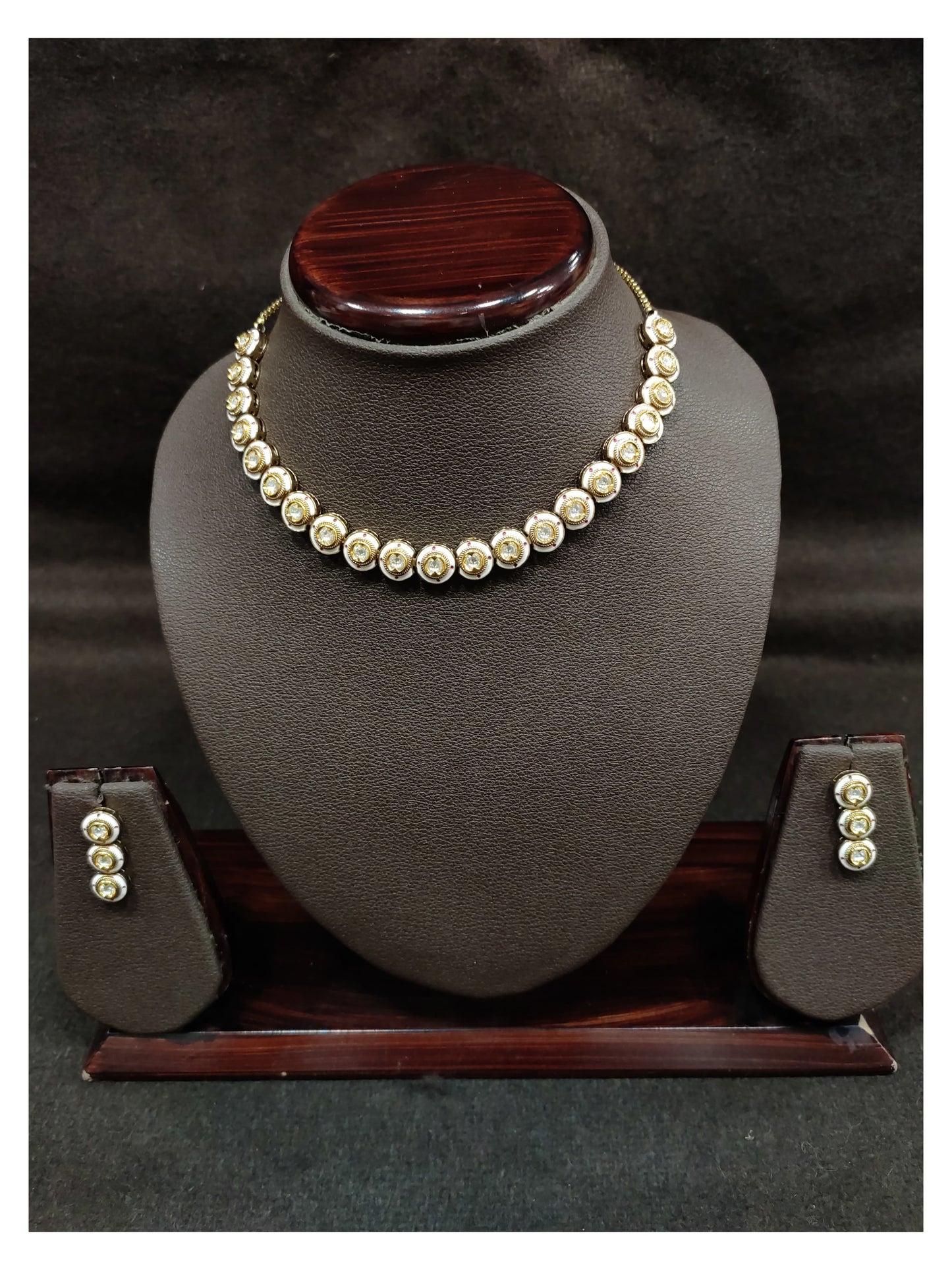 vilandi necklace set