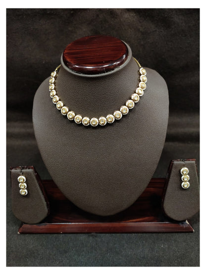 Vilandi Necklace Set