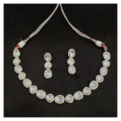 Vilandi Necklace Set