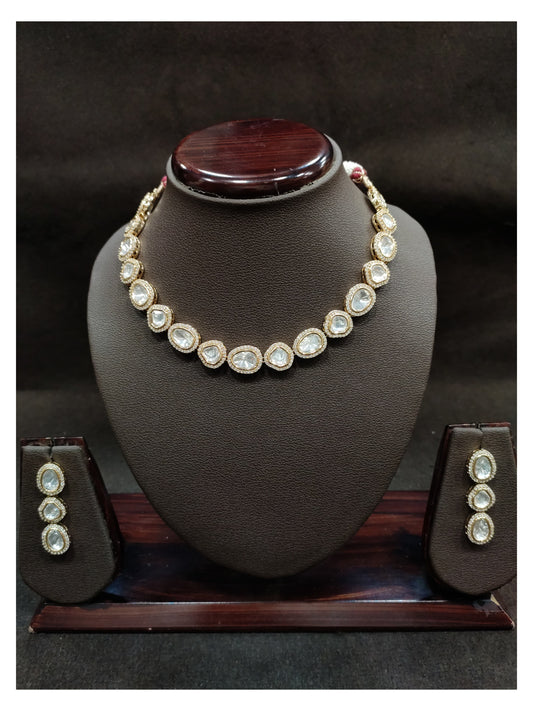 Vilandi Necklace Set