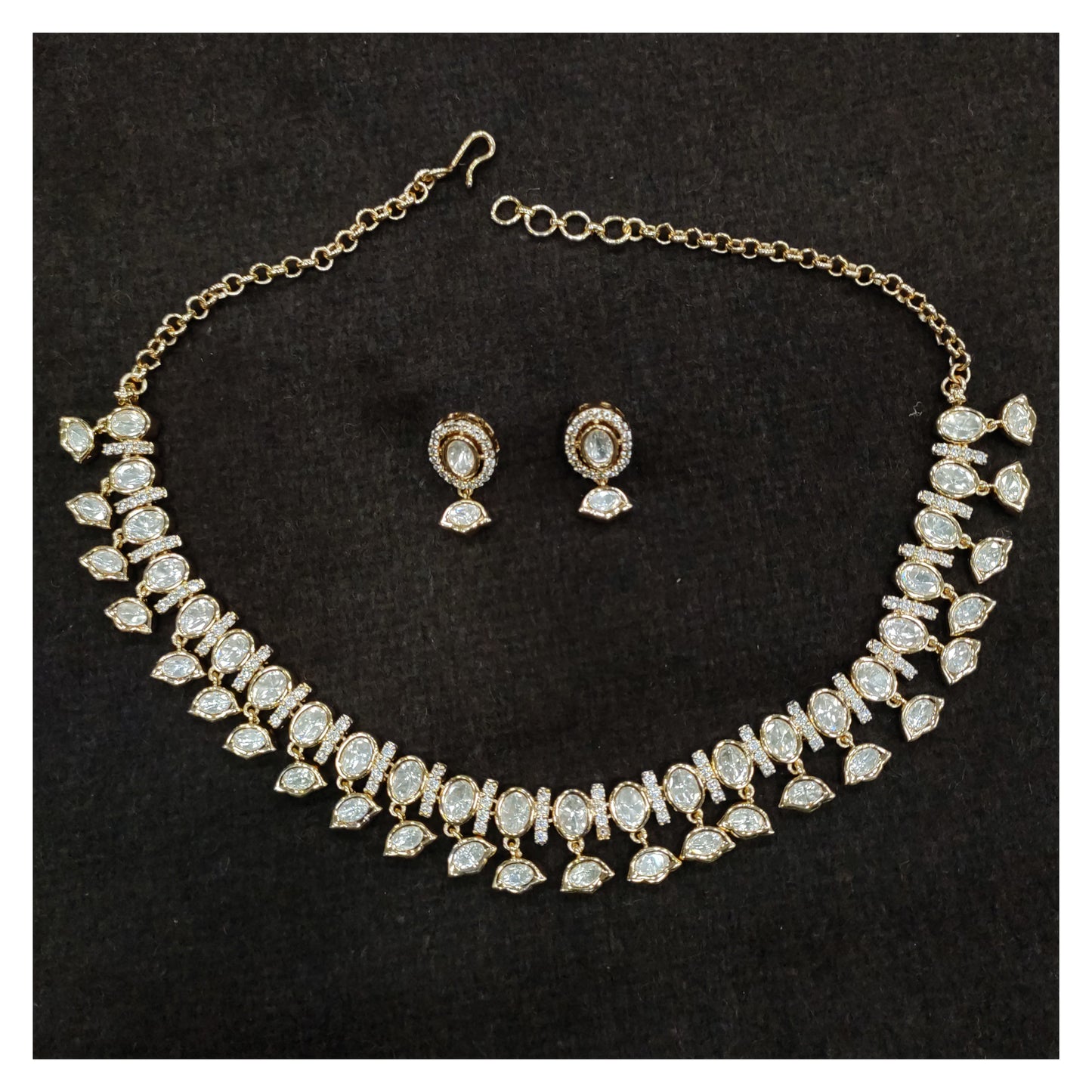 vilandi necklace set
