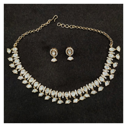 Vilandi Necklace Set