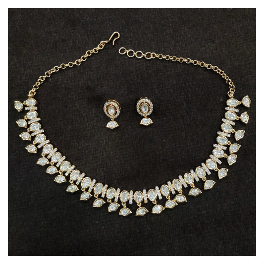 Vilandi Necklace Set