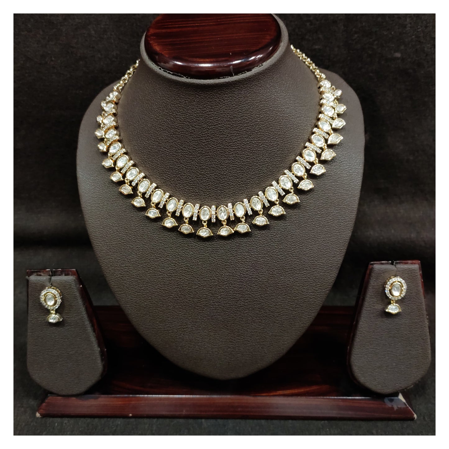 vilandi necklace set