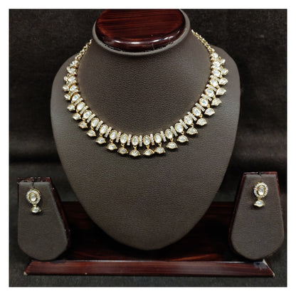 Vilandi Necklace Set