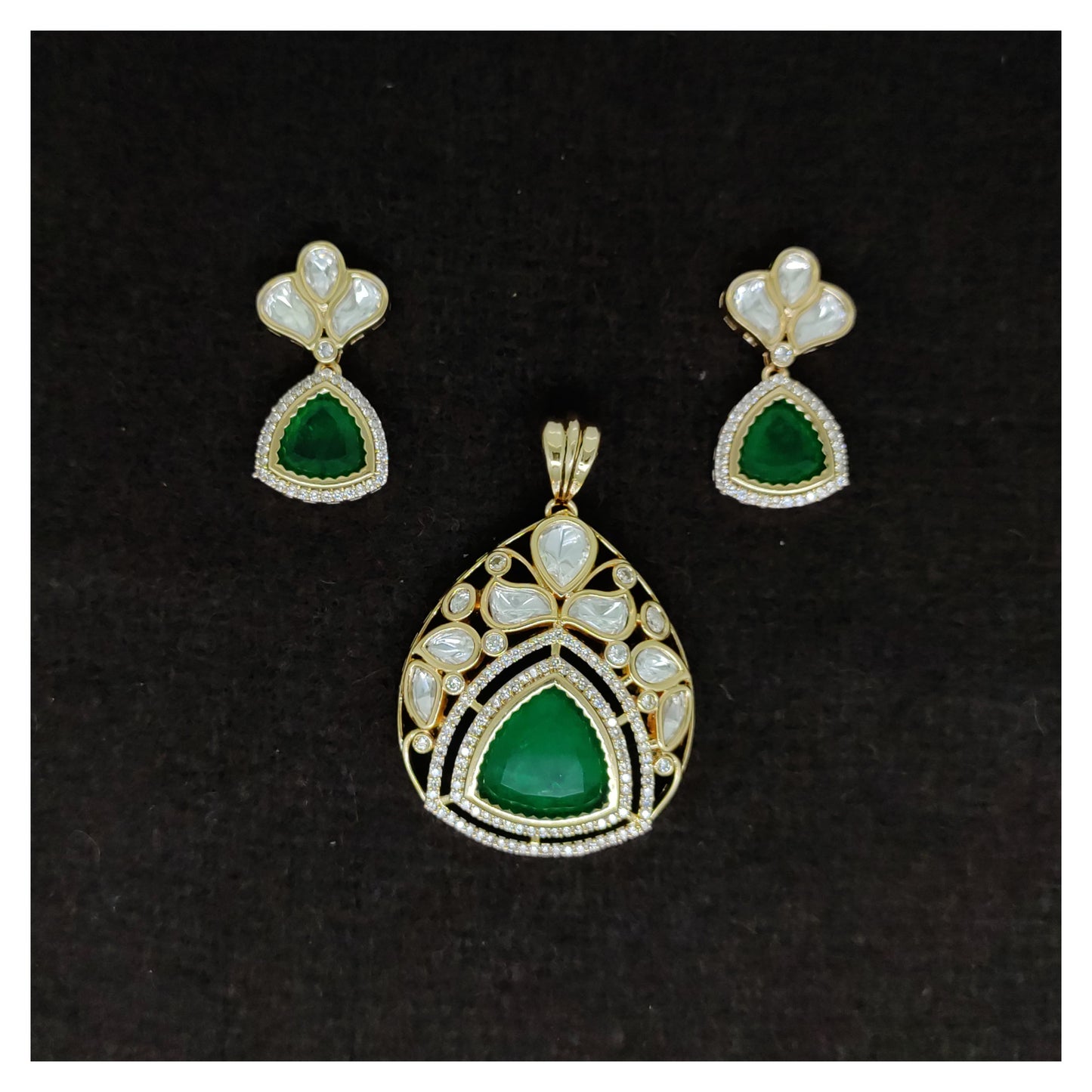 vilandi pendant set