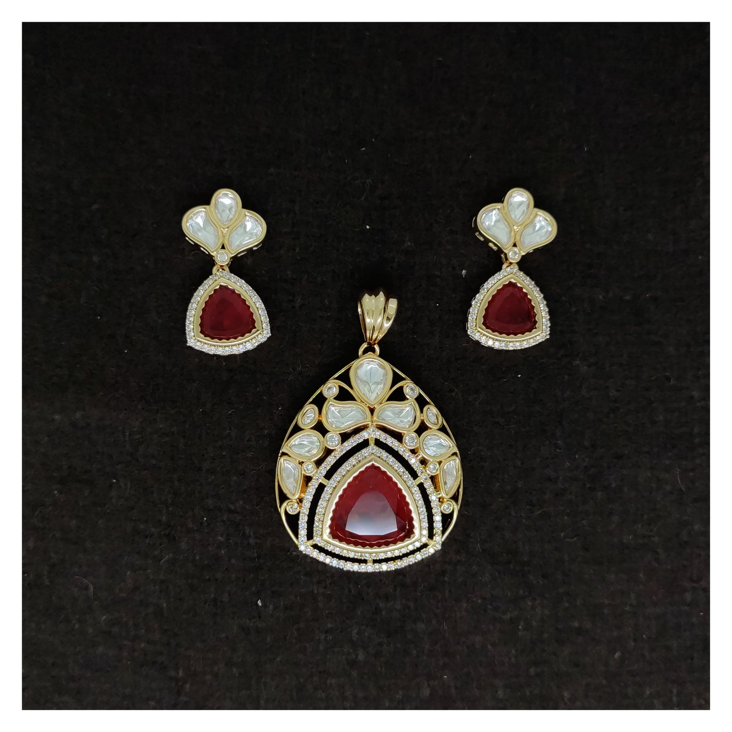 vilandi pendant set