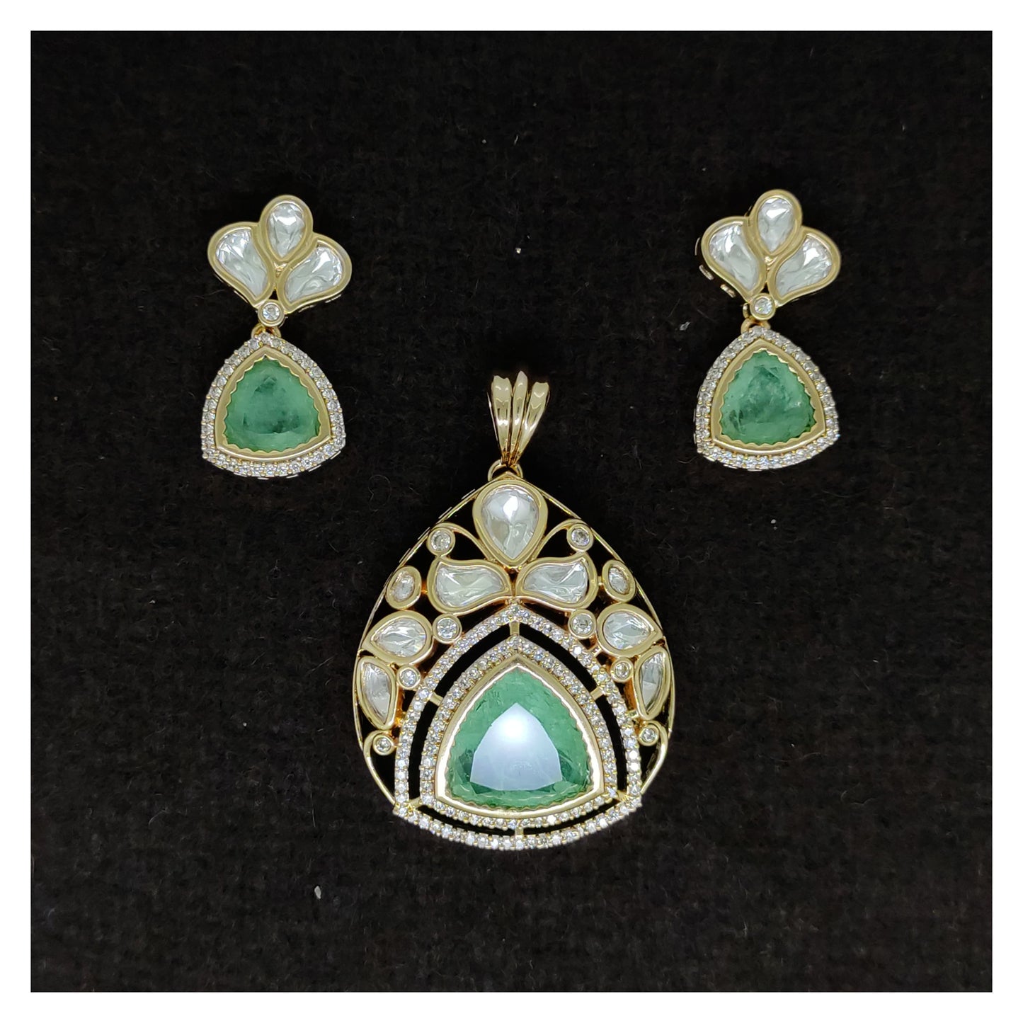 vilandi pendant set
