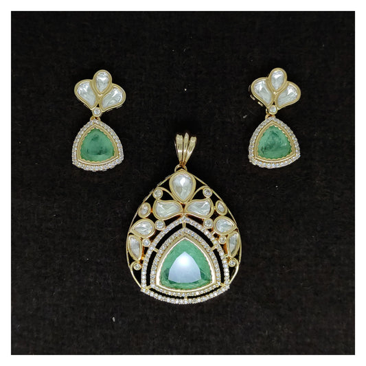 Vilandi Pendant Set