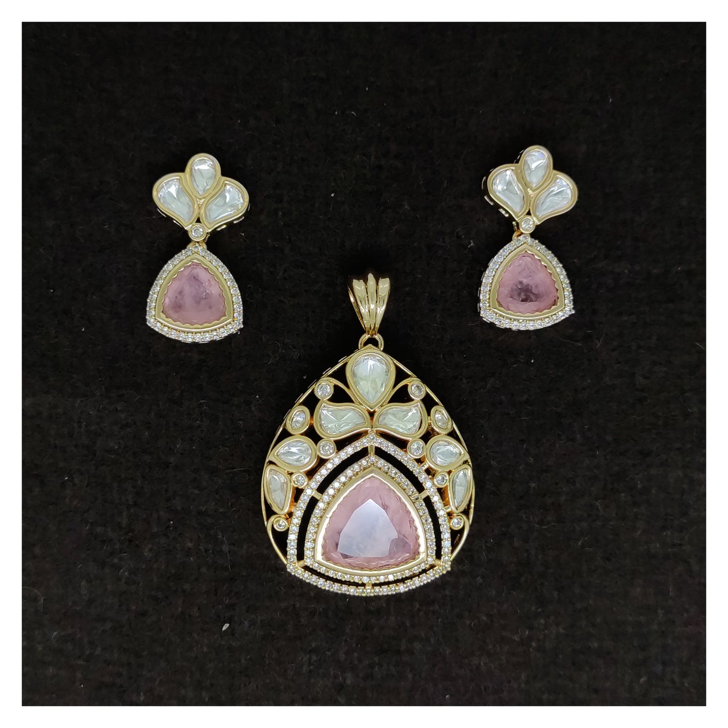 vilandi pendant set
