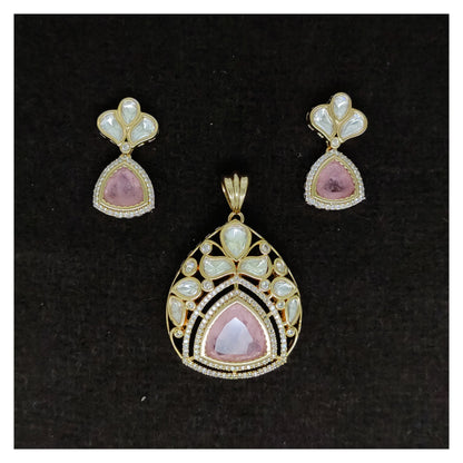 Vilandi Pendant Set