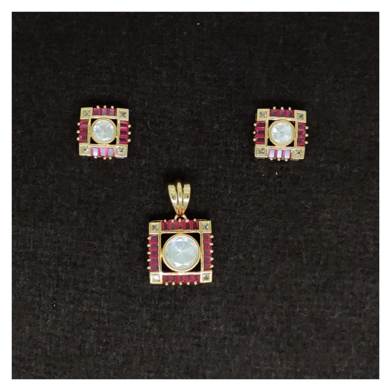 vilandi pendant set
