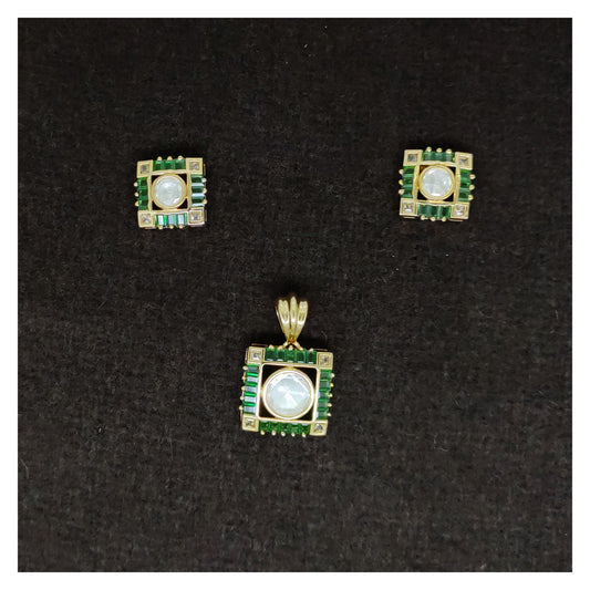 Vilandi Pendant Set