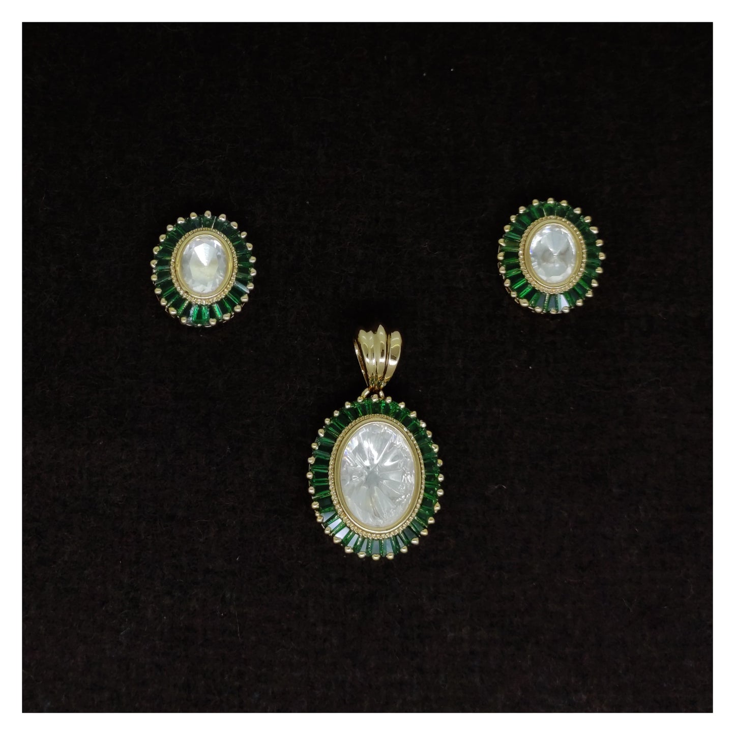 vilandi pendant set