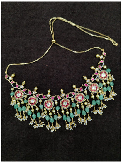 Vilandi Necklace Set