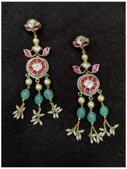 Vilandi Necklace Set