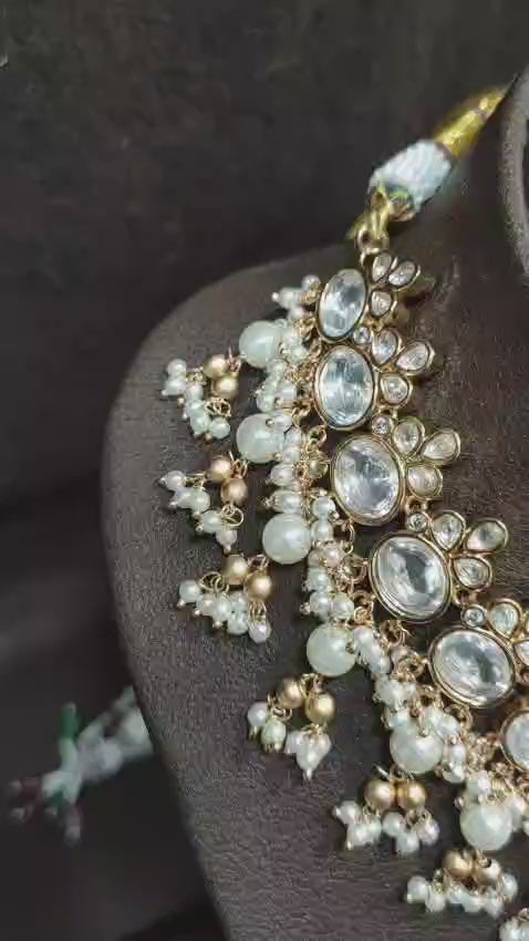 Vilandi Necklace Set