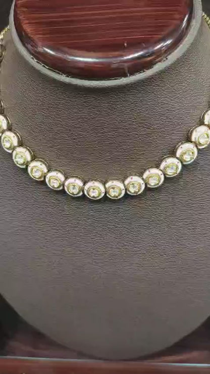 Vilandi Necklace Set