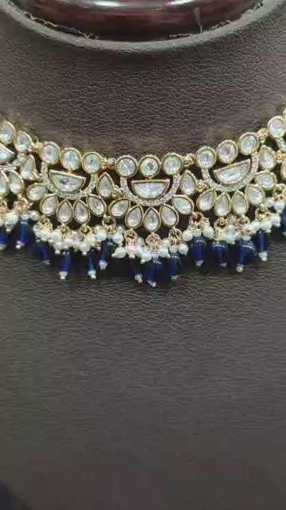 Vilandi Necklace Set